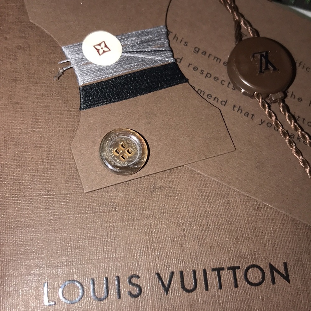 Louis Vuitton Button